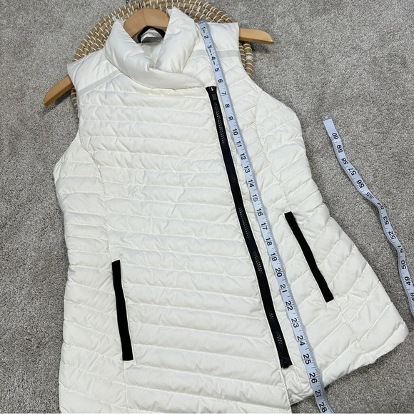 Athleta So Down Asymmetrical Front Zip Puffer Vest Down Feather in Ivory Size S - Picture 11 of 13